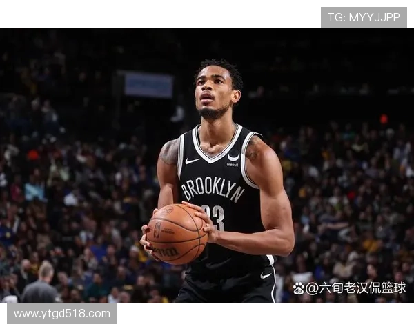 克拉克斯顿上半场表现惊艳7投5中砍下11分8篮板外线命中率完美